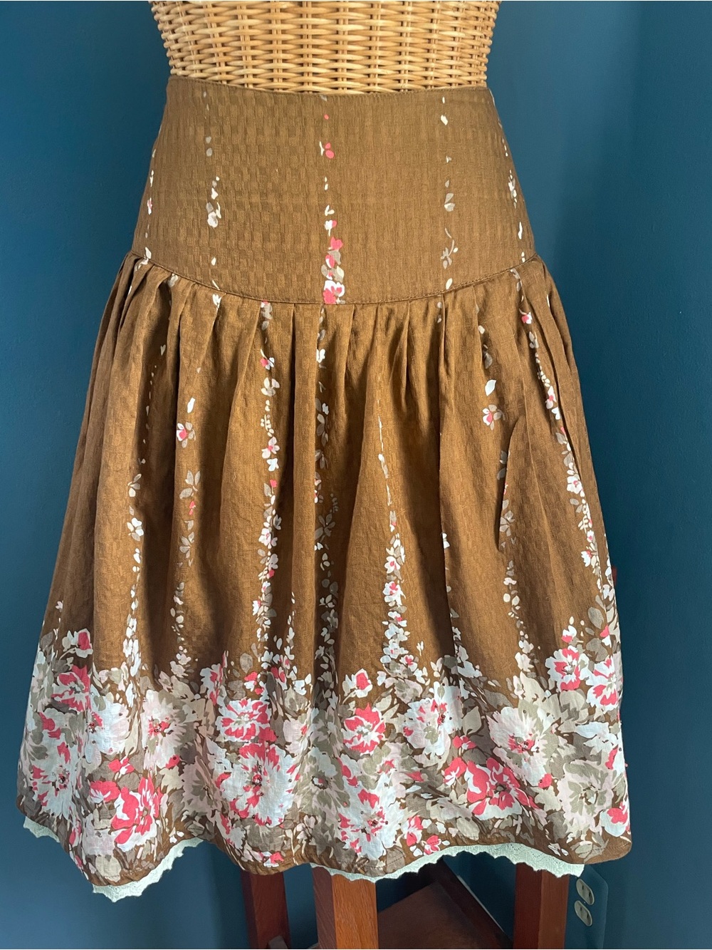 Vera Moda Brown Woven Beaded Floral Skirt Lace Hem Lined Size 4/6 Cotton